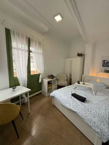 Calle del Hospital, Valencia, Valencian Community 46001 - Photo 2