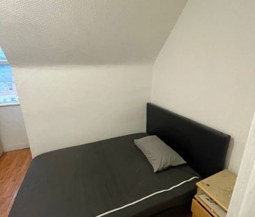 Room in a Shared House, Pinner Road, HA1 - Photo 1