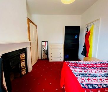 5 bedroom semi-detached house to rent - Photo 4