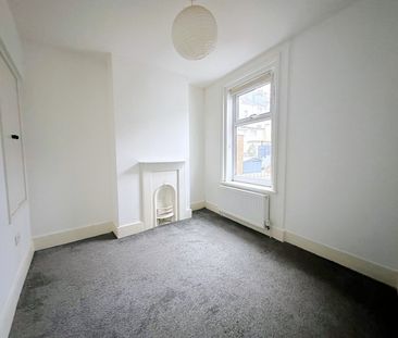 A 2 Bedroom Terraced House Instruction to Let in Hastings - Photo 5