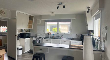 3 Bedroom Allenton Home - Photo 3