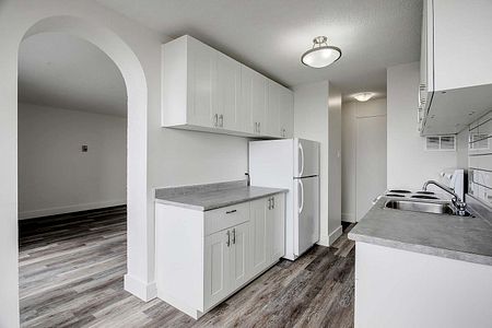 909 7 Avenue Southwest, Calgary - Photo 5