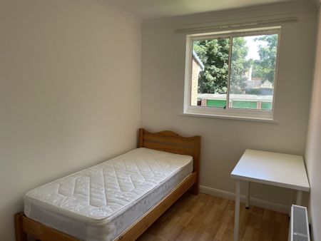 2 Bed Flat, The Gables, N12 - Photo 2