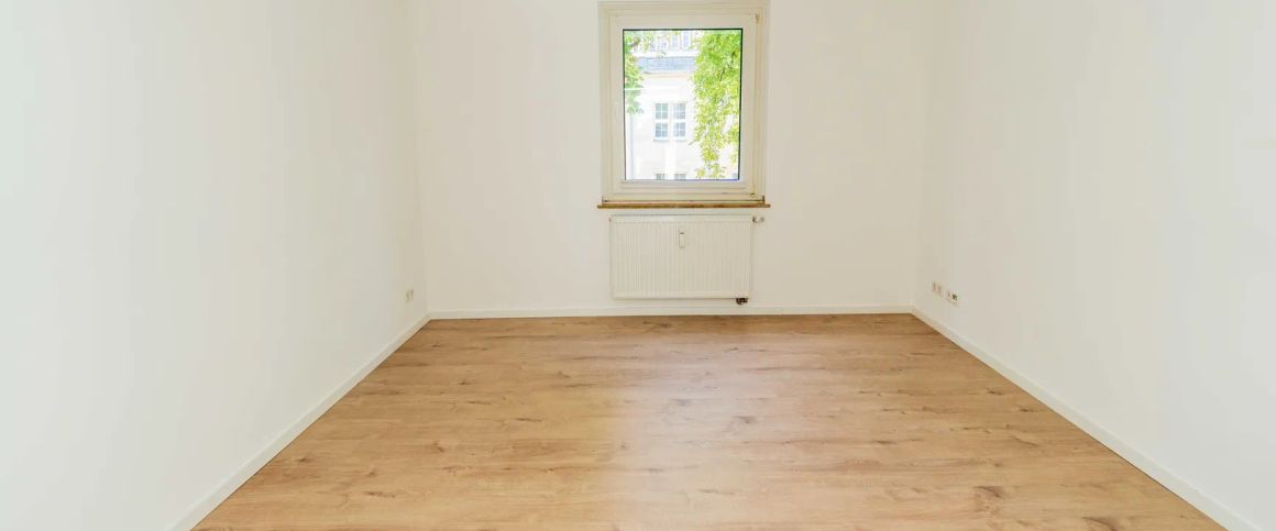 Modernisierte Etagenwohnung mit Wintergarten – 3 Zimmer in Düsseldorf-Benrath - Photo 1