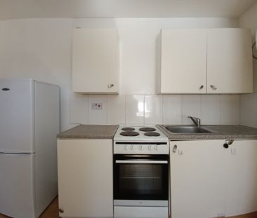 Studio Flat, Bradbury St, N16 - Photo 1