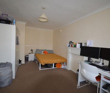 4 bedroom terraced house to rent - Photo 4