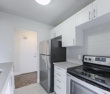 95 Paisley Boulevard West | 95 Paisley Bvld West, Mississauga - Photo 1