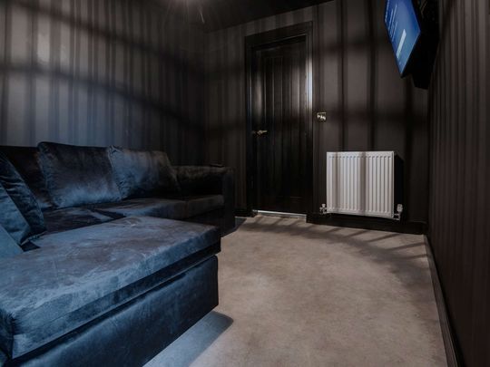 New Luxury Studios, w/ Cinema Room 🎬 - Photo 1