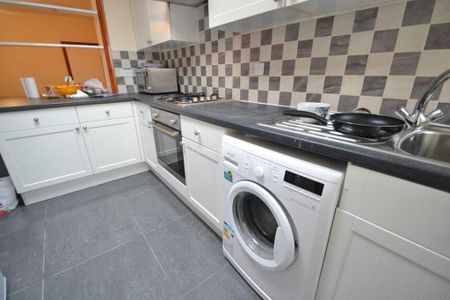 4 bedroom terraced house to rent - Photo 5