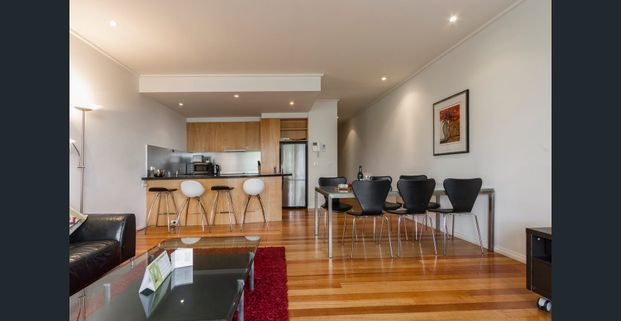 LUXURY APARTMENT LOCATED IN THE ICONIC GEORGE BUILDING - PET FRIENDLY - Photo 1