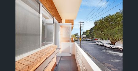 Conveniently located one-bedroom apartment - Photo 5