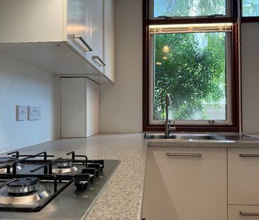 3 Bed Terraced House, Kennoldes, SE21 - Photo 2