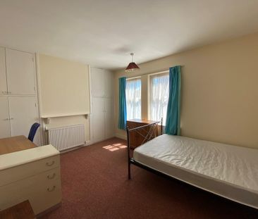 4 bedroom semi-detached house to rent - Photo 4