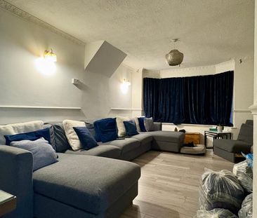 Moor Lane, Harmondsworth, West Drayton, UB7 0AR - Photo 1