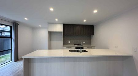 Modern Family Home in Prime Yaldhurst Location - Photo 4