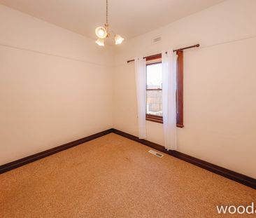 Large Three Bedroom Period Home! - Photo 5