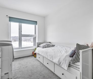 Flat to rent - Adit Road, Erith, DA8 - Photo 1