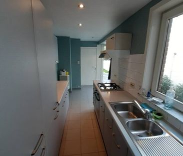 Gezellige woning met 3 kamers, 2 badkamers, tuintje en garage te De... - Photo 2