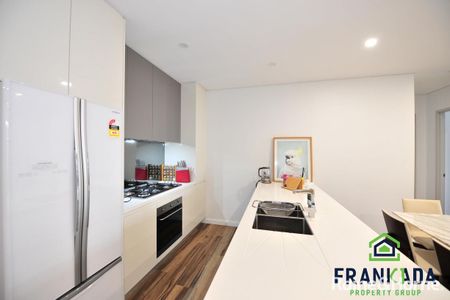 Luxurious fully furnished 3 Bedroom apartment in a vibrant location - Photo 5