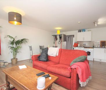 2 bedroom flat to rent - Photo 2