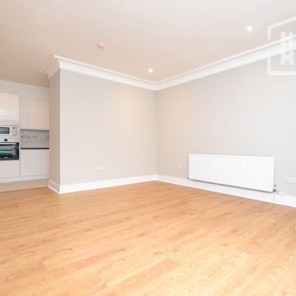 Palm Court, NW2 - Photo 1