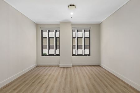 Stylish Inner-City Apartment Opposite Fawkner Park - Photo 3