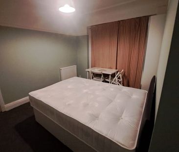 Room in a Shared House, Midstrath Road, NW10 - Photo 1
