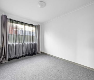 2 BEDROOM UNIT IN GREAT LOCATION – CLOSE TO SHOPPING CENTRES AND TRAIN STATION - Photo 5