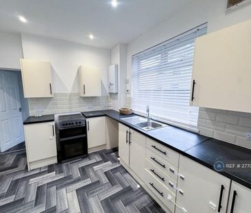 4 bedroom semi-detached house to rent - Photo 5