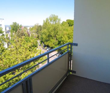 Helle 3-Raum-Wohnung mit Balkon in ruhiger, grüner Lage – Mietfrei-... - Foto 1