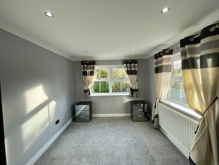 4 bedroom Detached House to let - Photo 4