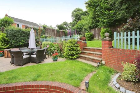 5 bedroom detached house to rent - Photo 2