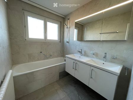 Tolle Bergsicht neben Einkaufszentrum - Photo 3