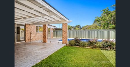 Beautifully Renovated Family Home in a Quiet Cul-de-Sac - Photo 4