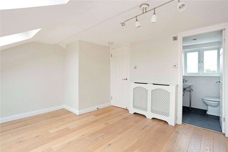 Stylish, modern three bedroom home with lovely large garden, well located in central Hale - Photo 3