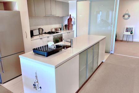 Furnished 2 Bedroom Apartment Overlooking the Pristine Sands of Glenelg Beach - Photo 4