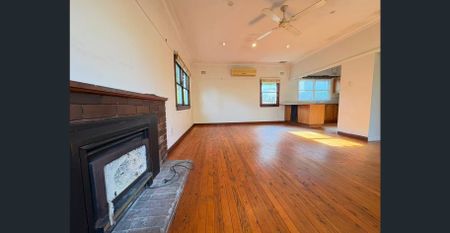 Charming Family Home with Spacious Interiors and Leafy Garden Retreat - Photo 5