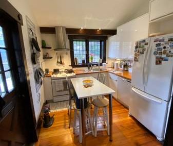 Kitsilano 2 bed (1 bdrm, 1 office) 1 bath furnished sublet - Photo 1