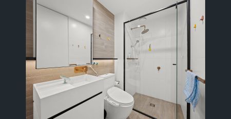 Stylish 2-Bedroom Apartment with Panoramic Balcony Views in the Heart of Box Hill. - Photo 5