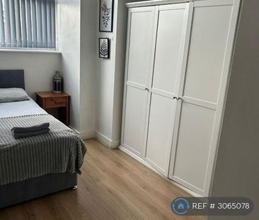 3 bedroom flat to rent - Photo 6