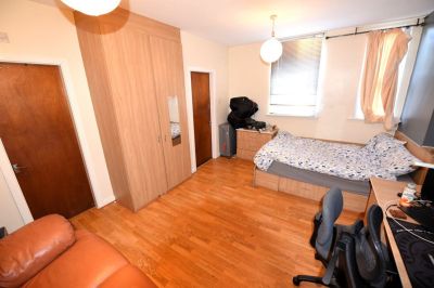 1 bedroom Studio in Flat 6, Leeds - Photo 1