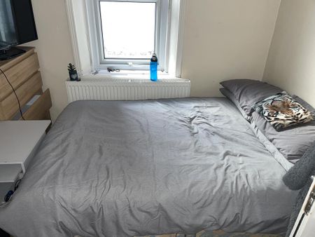 3 bedroom flat to rent - Photo 3