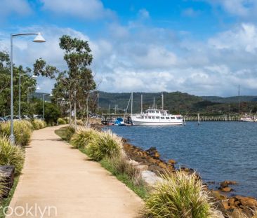 Quality Residence with stunning water views - Photo 3