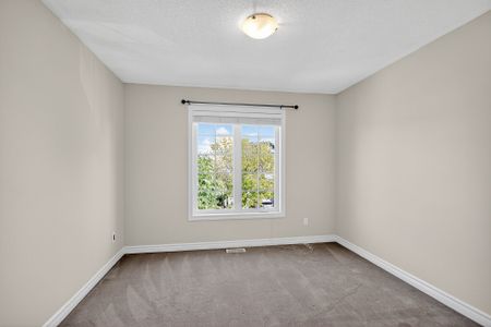 For Lease - 272 Broxburn Crescent, Barrhaven, Ontario - Photo 4