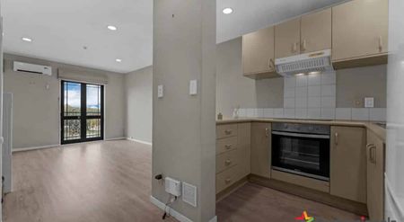 2-Bedroom Apartment for Rent in heart of Old Papatoetoe - Secure Parking + Balcony - Photo 3