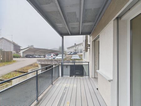 Generous 5.5-room family apartment with terraces and Swedish stove in Flawil - Photo 5