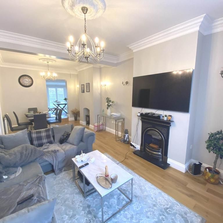 4 bedroom terraced house to rent - Photo 1