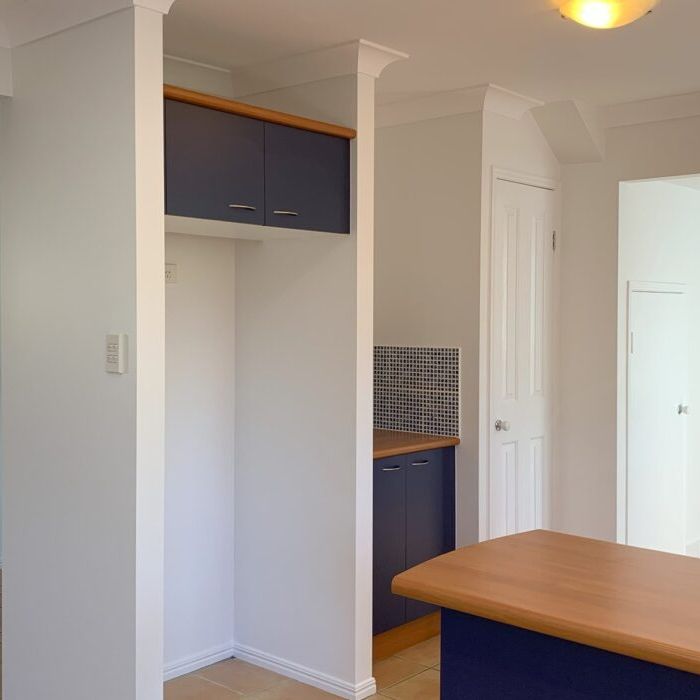 RECENTLY RENOVATED, GATED & QUIET 3 BDR TOWNHOUSE - Photo 1