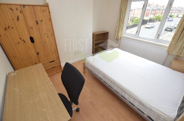 Gainsborough Road, Clarendon Park, Leicester, LE2 - Photo 1