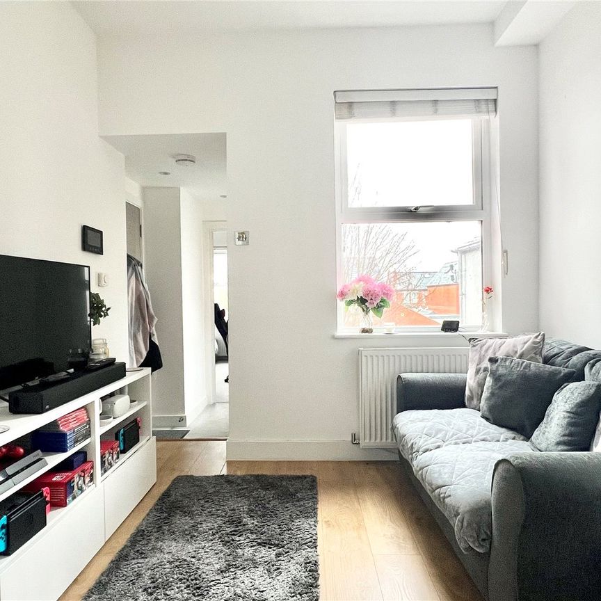1 bedroom Flat in London Road, Reading - Photo 1